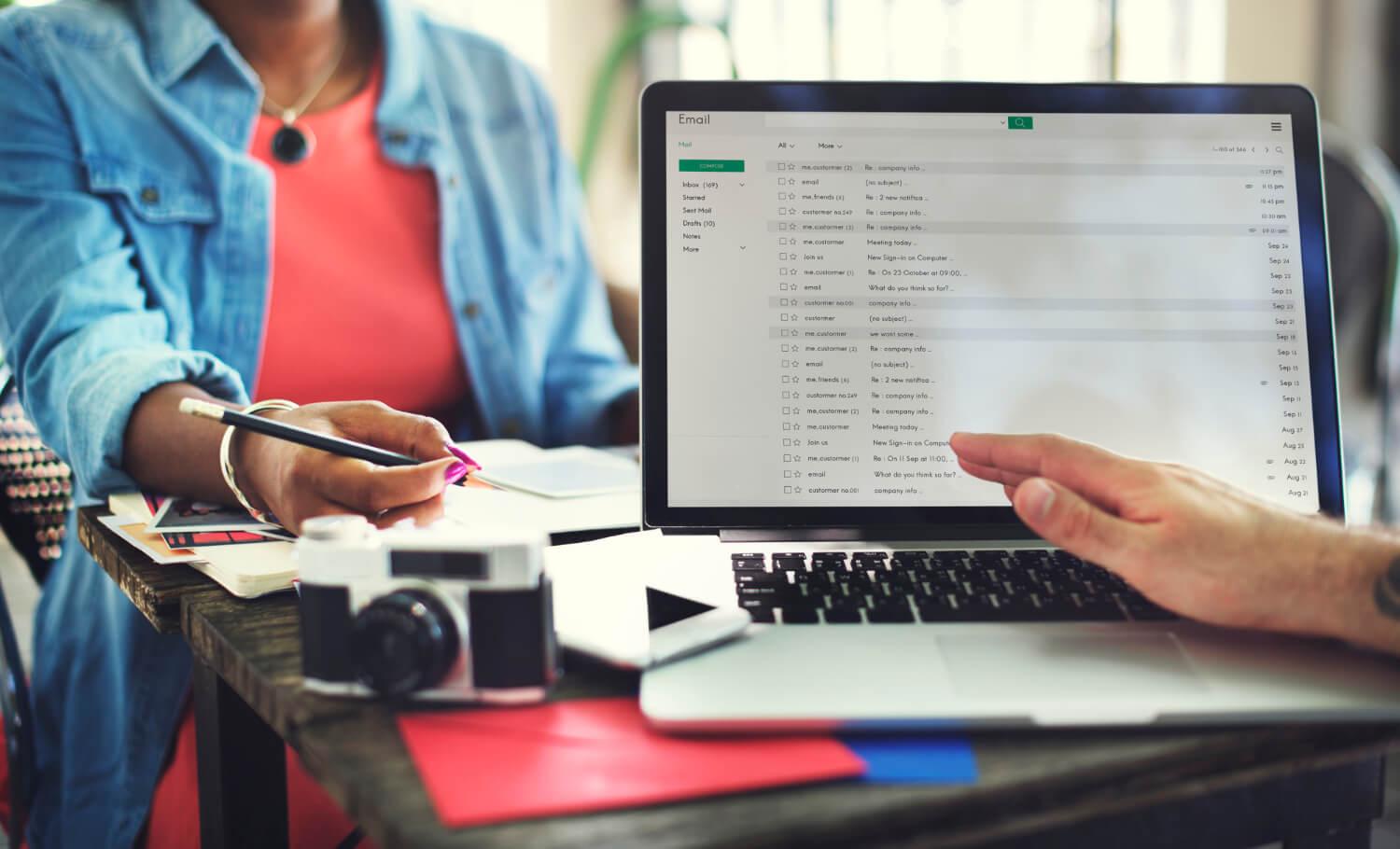 Smoothen your business conversation with an email hosting service